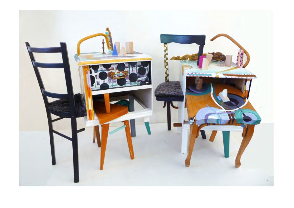 MESAS Y SILLAS2011. 285 x 130 x 65 cm (Mixta/madera)